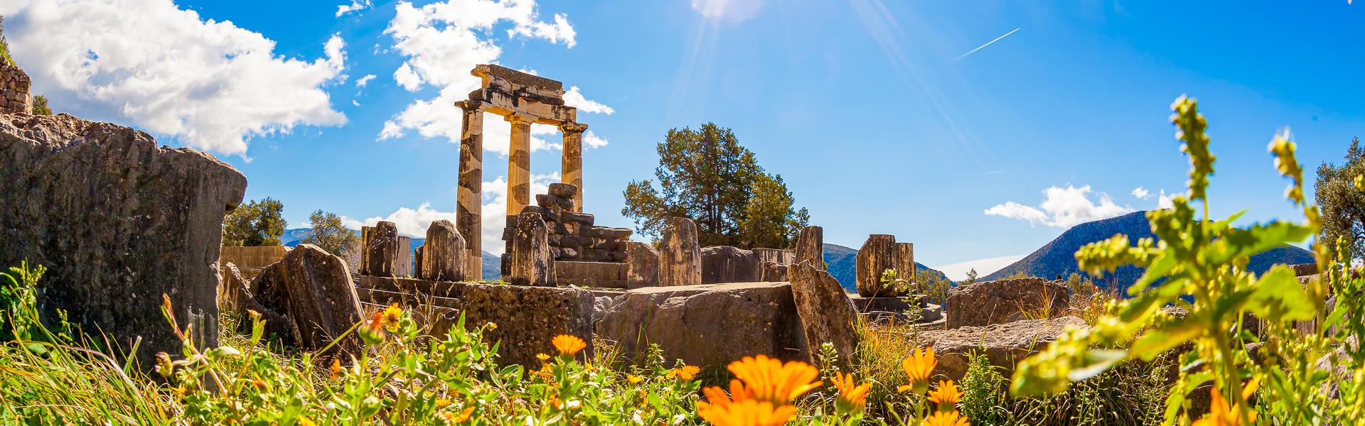 Tempelruine in Delphi |  extravagantni, iStockphoto.com / Chamleon