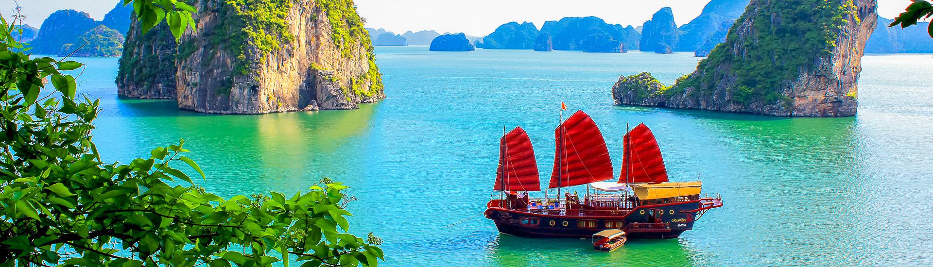 Dschunke in der Halong-Bay (© Ralf Schulze / Chamäleon) Dschunke in der Halong-Bay (© Ralf Schulze / Chamäleon)