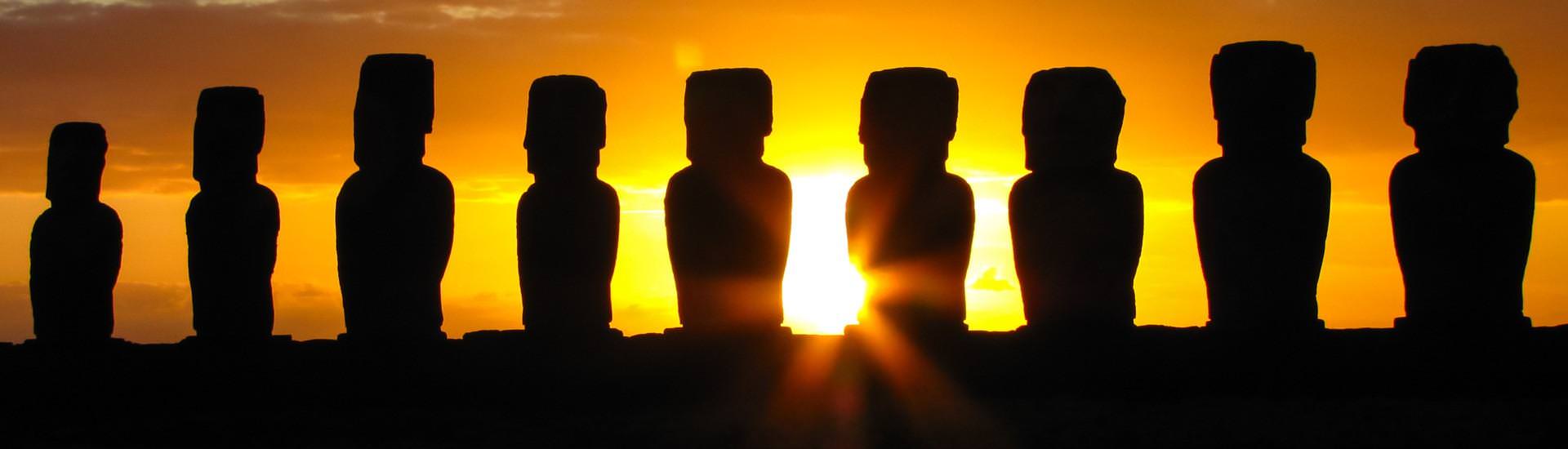 Moai-Figuren auf den Osterinseln |  Chamleon