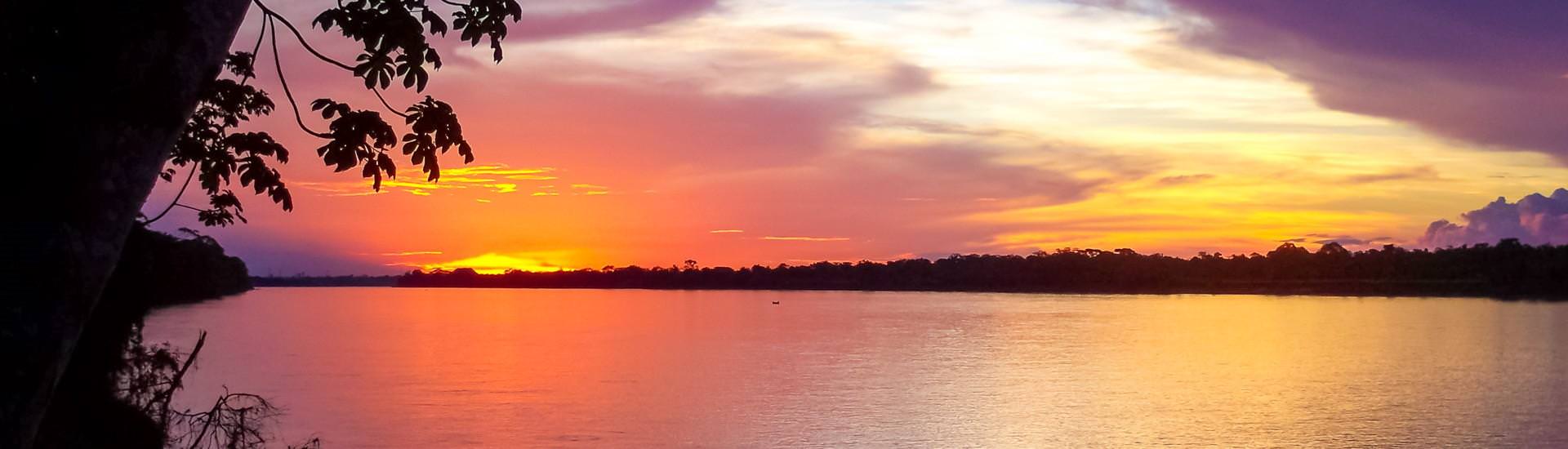 Abendstimmung am Rio Madre de Dios |  Beate Mller / Chamleon