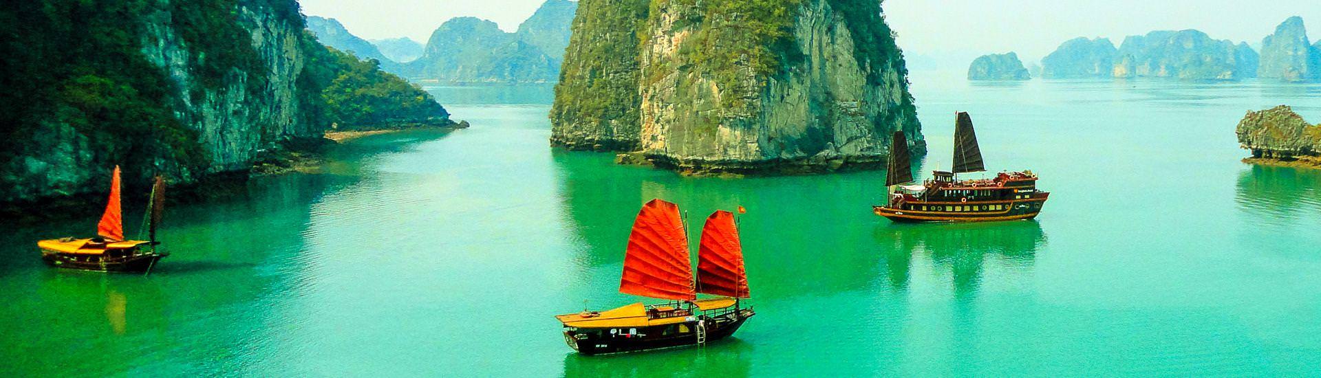 Boote in der Halong-Bucht |  Ursula Staubli / Chamleon
