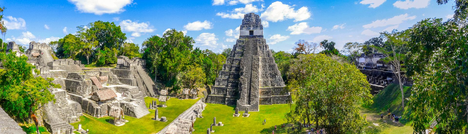 Stufentempel in Tikal |  Hans-Peter Roggetin-Haag / Chamleon