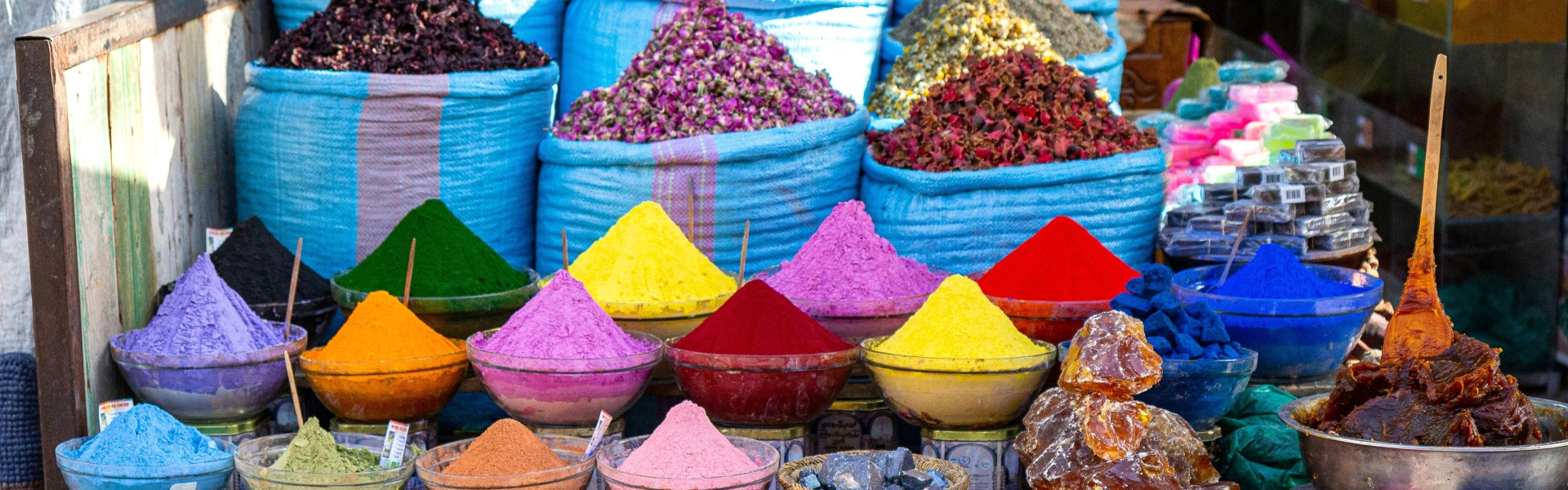 Farbenfrohe Basar in Marrakesch, Marokko | © Berni Wittmann, Unsplash.com / Chamäleon Farbenfrohe Basar in Marrakesch, Marokko | © Berni Wittmann, Unsplash.com / Chamäleon