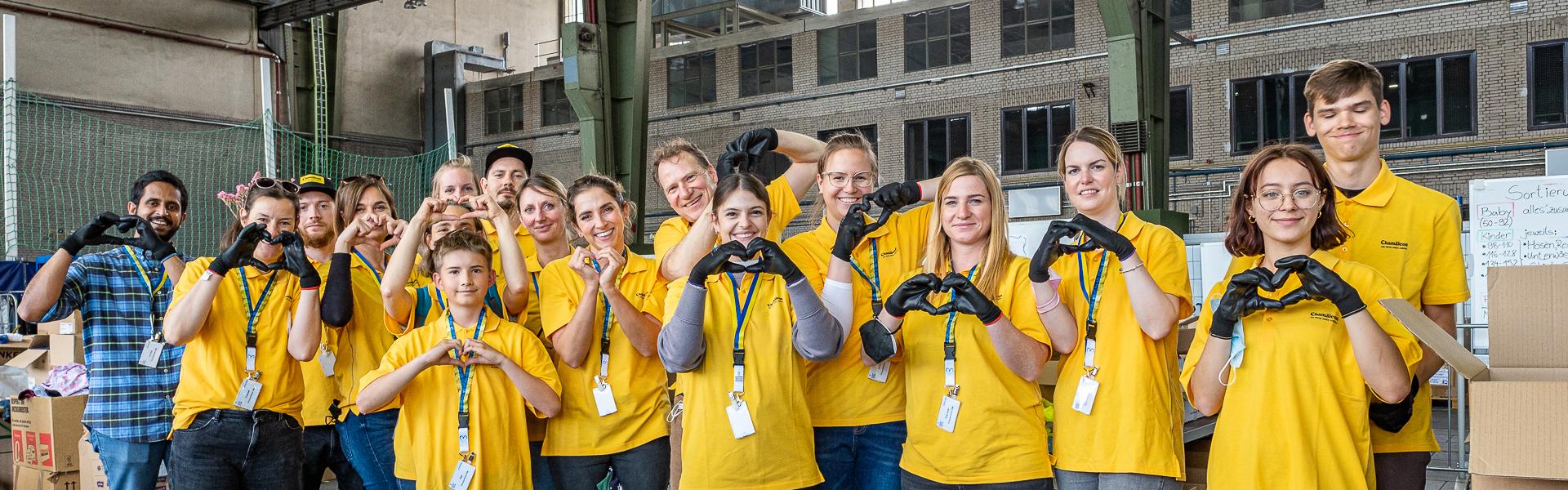 Das Chamäleon-Team sortiert Hilfsgüter für die Ukraine  | © Sabine Matthes / Chamäleon