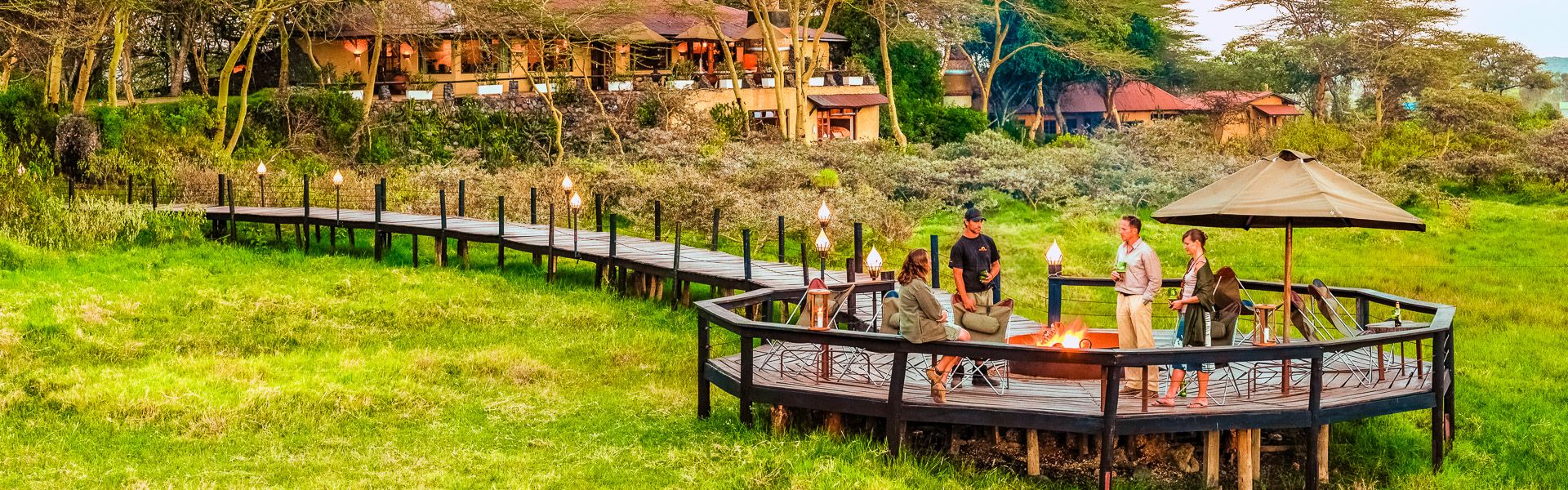Hatari Lodge, Steg mit Beobachtungsplattform beim Sundowner |  Mads Mogensen, Hatari Lodge / Chamleon