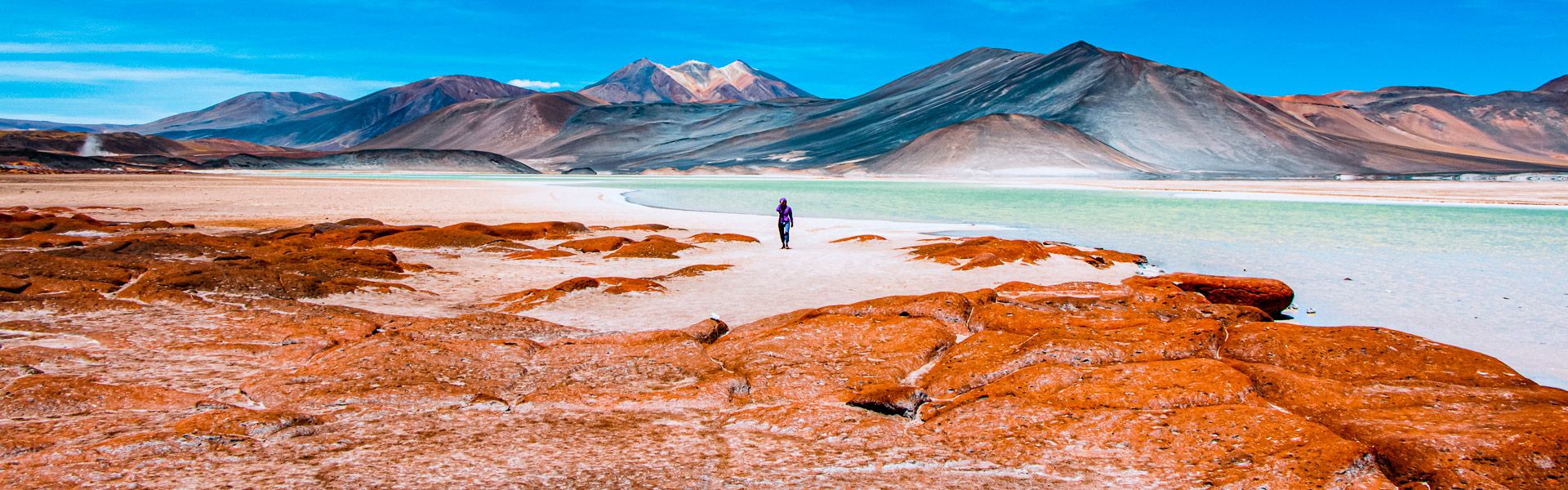 Frau am Salzsee in der Atacama Wste |  Diego Jimenez, Unsplash / Chamleon