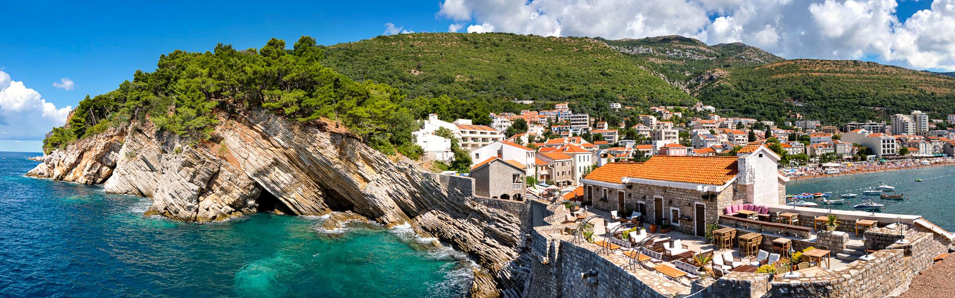 Blick auf die Steilkste von der Festung Castello in Petrovac |  Carmian, iStockphoto.com / Chamleon