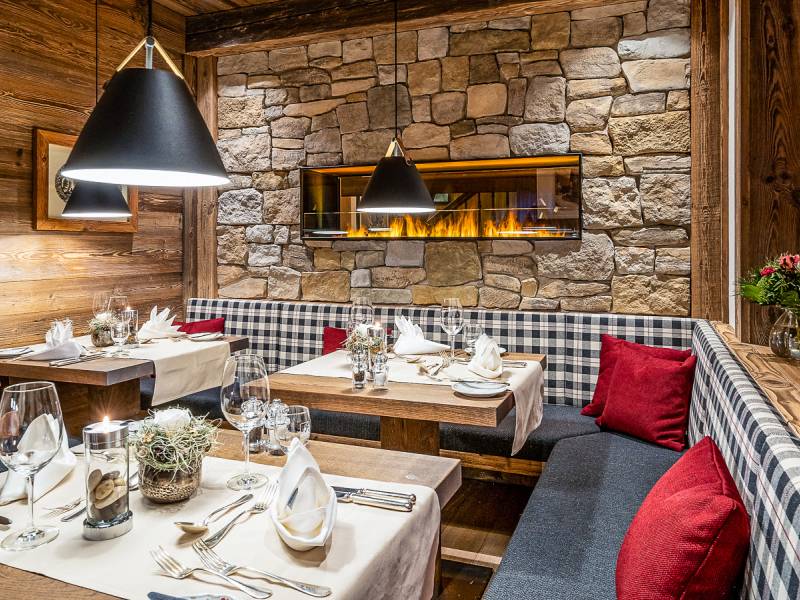 Hotel Gletschergarten Restaurant mit Kamin |  MAMO Photography, Hotel Gletschergarten / Chamleon