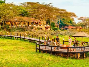 Hatari Lodge, Steg mit Beobachtungsplattform beim Sundowner |  Mads Mogensen, Hatari Lodge / Chamleon
