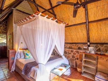 Big Cave Lodge |  Bruce Taylor, Big Cave Lodge / Chamleon