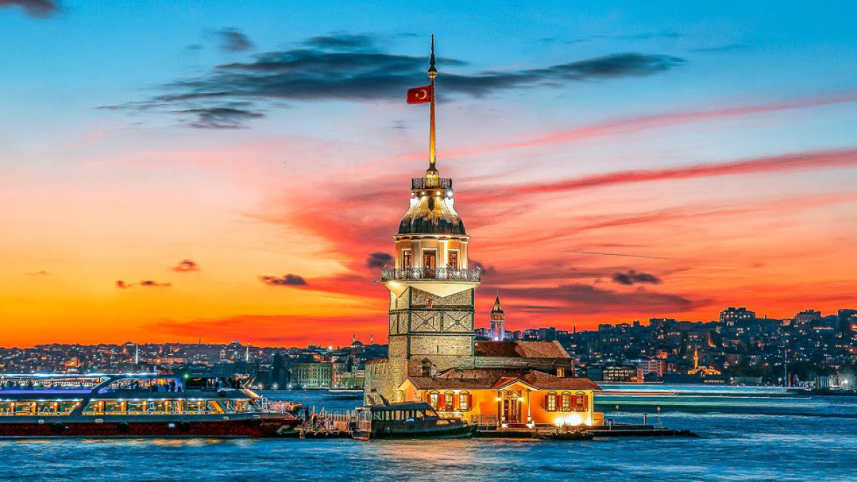 Sonnenuntergang in Istandbul | © Ibrahim Uzun, Unsplash / Chamäleon Sonnenuntergang in Istandbul | © Ibrahim Uzun, Unsplash / Chamäleon