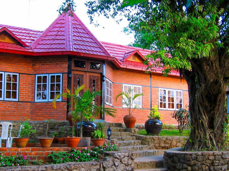 Mountain Top Hotel |  Mountain Top Hotel / Chamleon