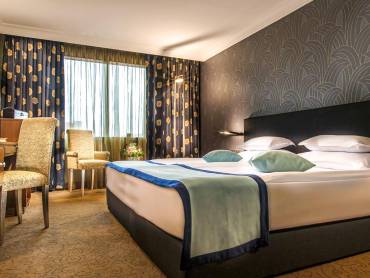 Rosslyn Thracia Hotel |  Rosslyn Thracia Hotel / Chamleon