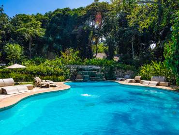 Pool Area |  Carlos Cameras , Aldea del Halach Huinic / Chamleon