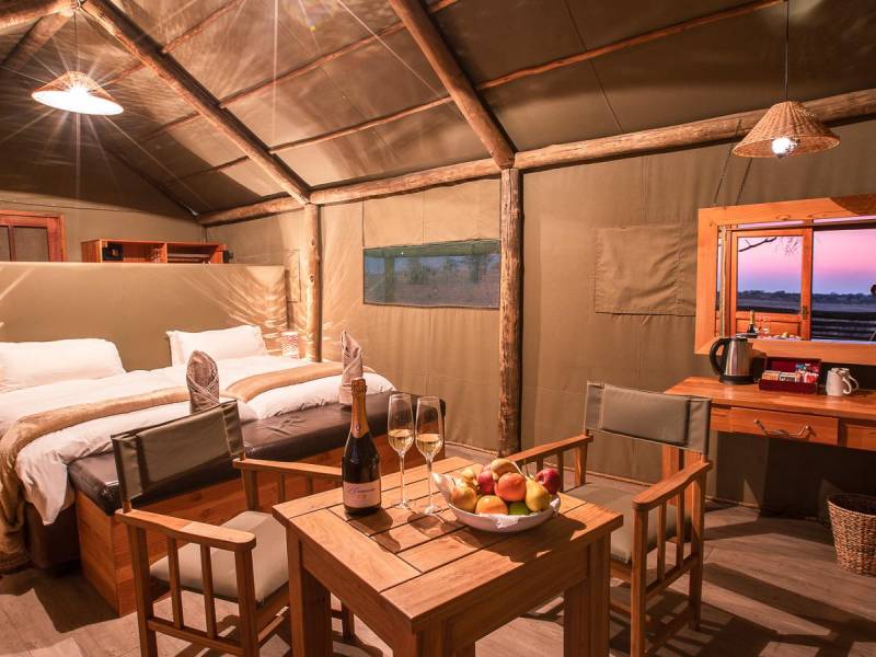 Suricate Kalahari Tended Lodge  |  Suricate Kalahari Tended Lodge / Chamleon
