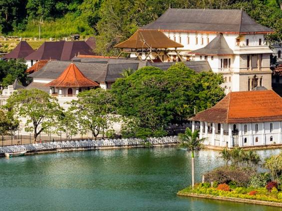Photo of lake in kandy Sri Lanka |  Kevin Miller / Chamleon