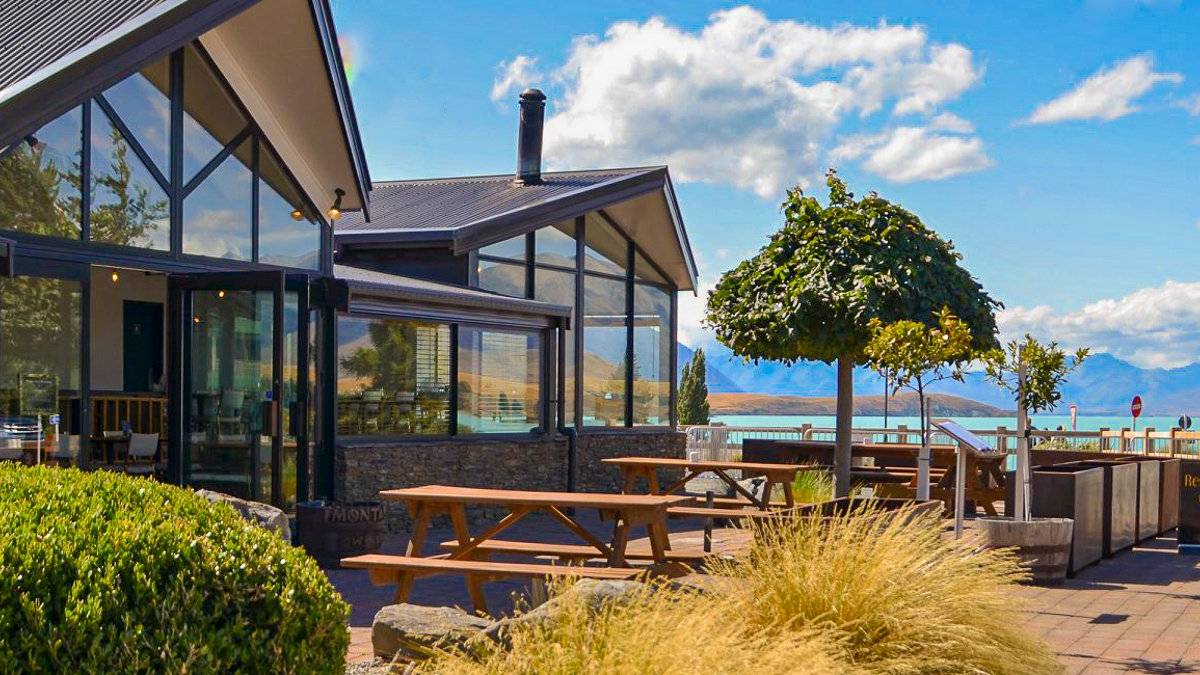 Godley Hotel |  Godley Hotel / Chamleon