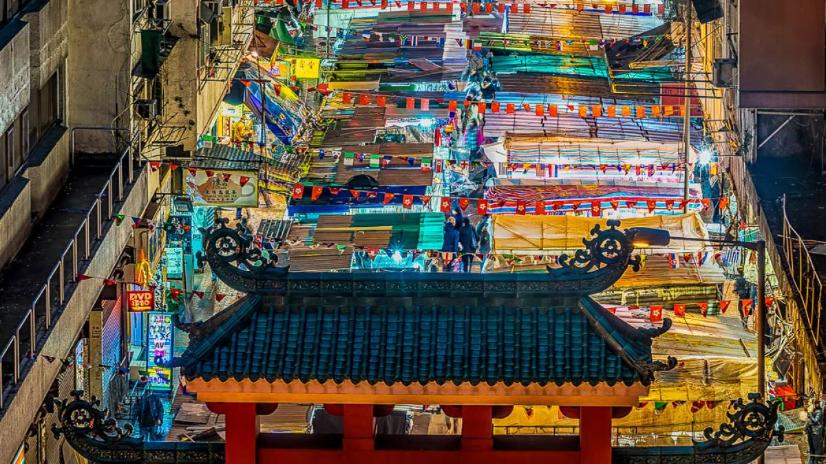 Temple Street in Hongkong |  Steven Wei, Unsplash / Chamleon