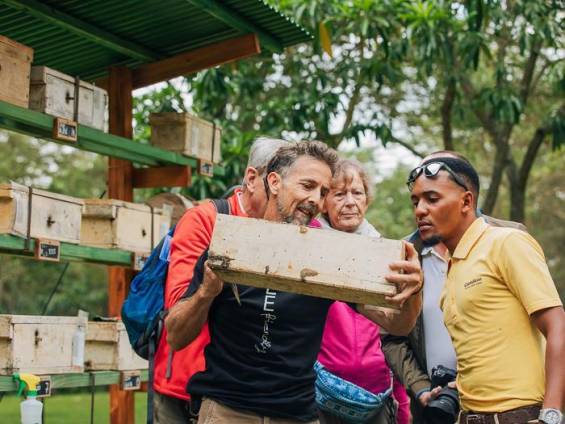 Besuch der Reisegruppe |  Luckson Rugah, Wondergarden / Chamleon