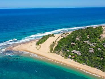 Machangulo Beach Lodge |  Machangulo Beach Lodge / Chamleon