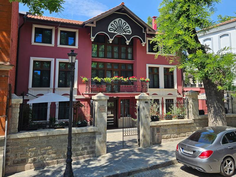 HillHouse Plovdiv |  HillHouse Plovdiv / Chamleon