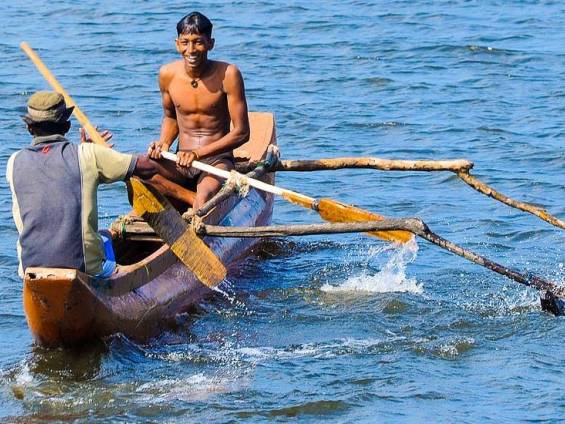 Fischer in ihrem Boot |  Udaya Wijesoma / Chamleon