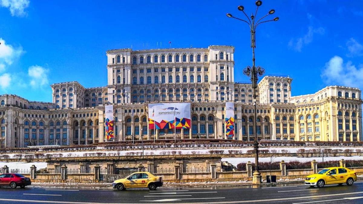 Parlamentspalast in Bukarest | © Ondrej Bocek, Unsplash / Chamäleon Parlamentspalast in Bukarest | © Ondrej Bocek, Unsplash / Chamäleon