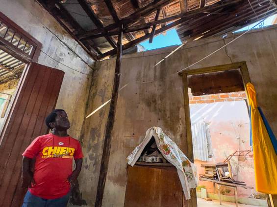 Kaputtes Dach von Hurrikan Melissa |  Camaquito / Chamleon