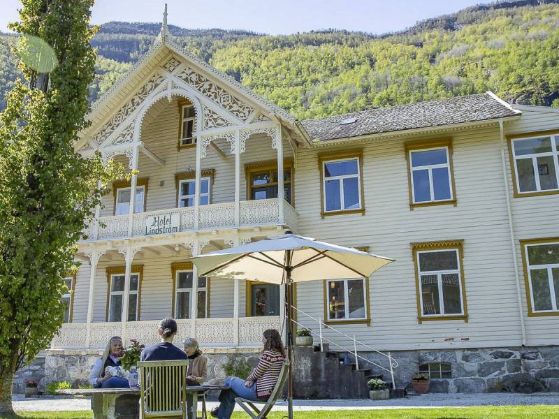 Lindstrm Hotel |  Falkeblikk, Lindstrm Hotel / Chamleon