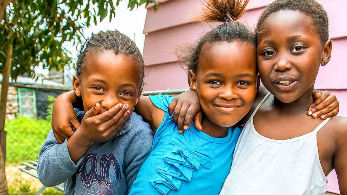 Freundinnen im Qolweni Township |  Klaus Hansen / Chamleon