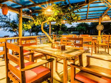 Long Set Resort in Koh Rong |  Daniel Rivas, Long Set Resort / Chamleon