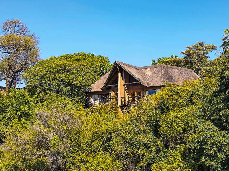 Aussenansicht |  Namushasha River Lodge / Chamleon