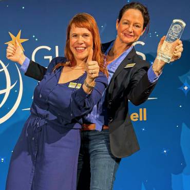 Kristin und Janka mit dem Globus Award 2024 | 