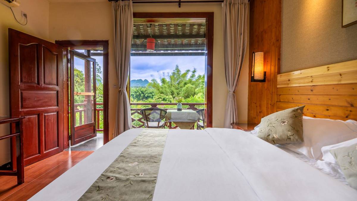  Snow Lion Riverside Resort  |   Snow Lion Riverside Resort / Chamleon