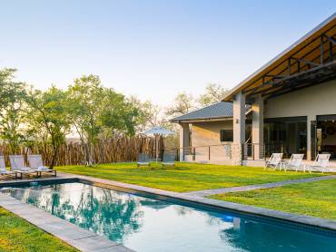 The Orpen Lodge |  Suikerbekkie Kiekies, The Orpen Lodge / Chamleon