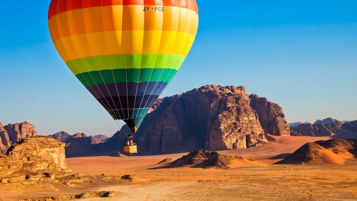 Ballonfahrt über das Wadi Rum | © Kimberley Coole, Jordan Tourism Board / Chamäleon Ballonfahrt über das Wadi Rum | © Kimberley Coole, Jordan Tourism Board / Chamäleon