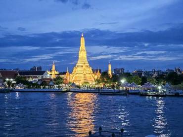 Wat Arun Tempel in Bangkok bei Nacht