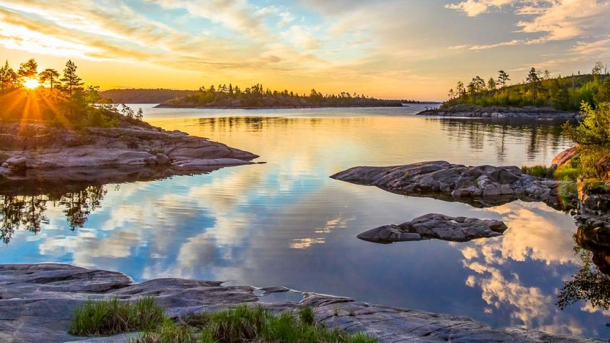 Morgengrauen am Ladoga-See | © FOTOGRIN, Shutterstock / Chamäleon Morgengrauen am Ladoga-See | © FOTOGRIN, Shutterstock / Chamäleon