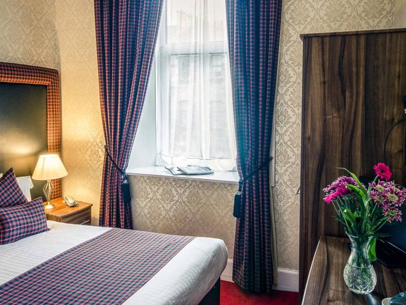 Argyll Hotel in Glasgow |  Argyll Hotel / Chamleon