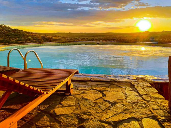 Sonnenuntergang auf der Onjala Lodge