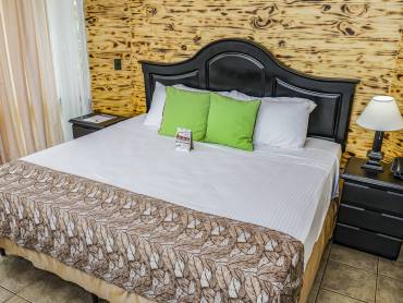 Hotelzimmer |  Jonathan Ledezma, Montaa de Fuego / Chamleon