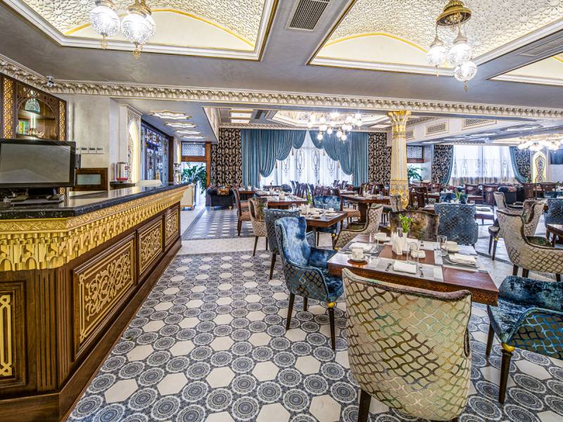 Hotel Manor Dining Hall |  Hotel Manor / Chamleon