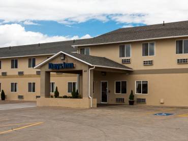 Days Inn Hurricane |  Marcel De Lima, Days Inn Hurricane / Chamleon