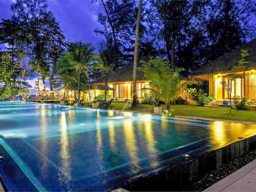 Bangsak Village bei Nacht |  Bangsak Village / Chamleon