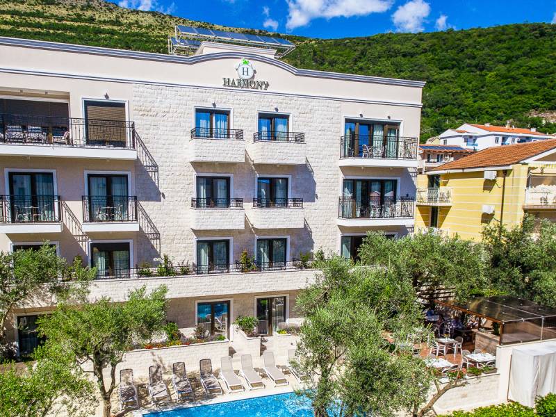Hotel Harmony  |  Hotel Harmony / Chamleon