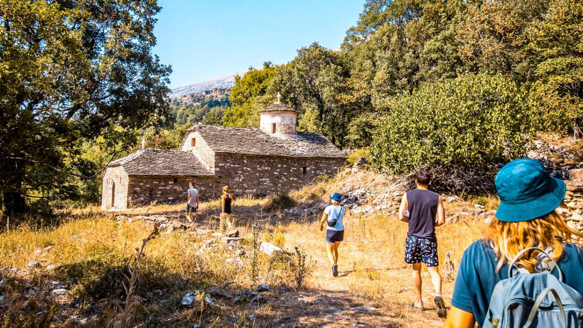 Albanien ALBANIA: Go Your Own Way Albanien ALBANIA: Go Your Own Way