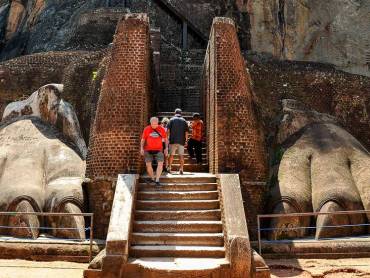 Eingang zum Tempel auf dem Lwenfelsen |  Udaya Wijesoma / Chamleon
