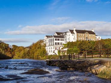 Falls Hotel & Spa |  Falls Hotel & Spa / Chamleon