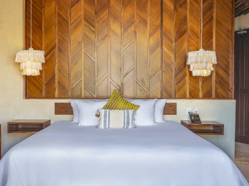 Nerea Tulum |  Ione Green, Nerea Tulum / Chamleon