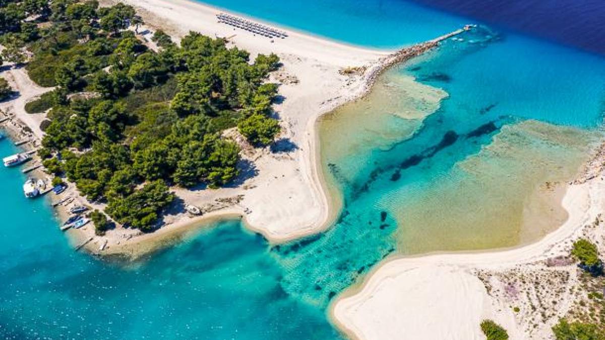 Blick auf die Lagune von Kassandra | © grzzl, iStockphoto.com / Chamäleon